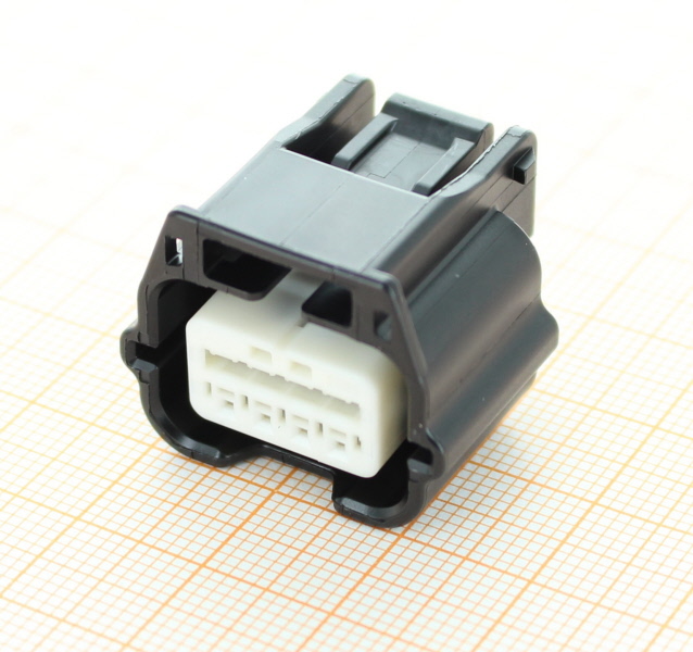 Yazaki 7283-8855-30 Plug - 8 Way Black RH-Series 0.64 Sealed Female Connector
