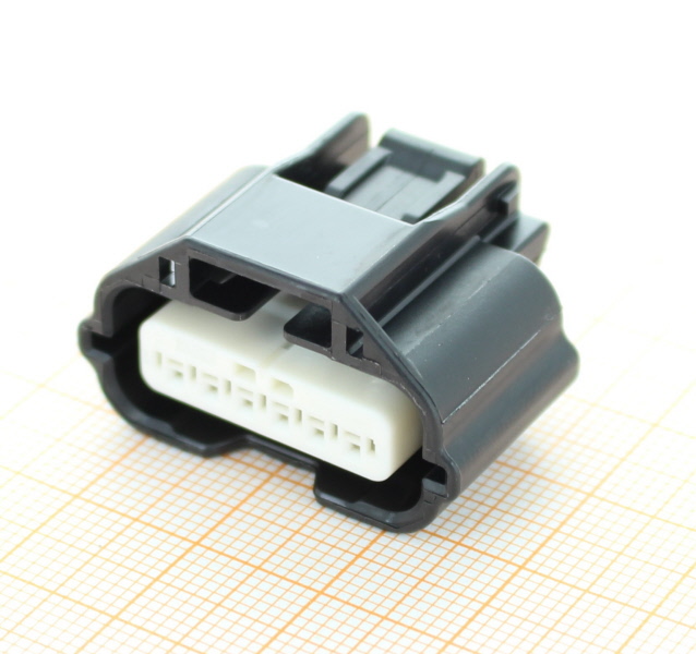 Yazaki 7283-8850-30 Plug - 6 Way Black RH-Series 0.64 Sealed Female Connector